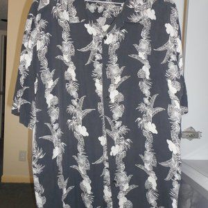 Mens XL S/S black and white shirt
